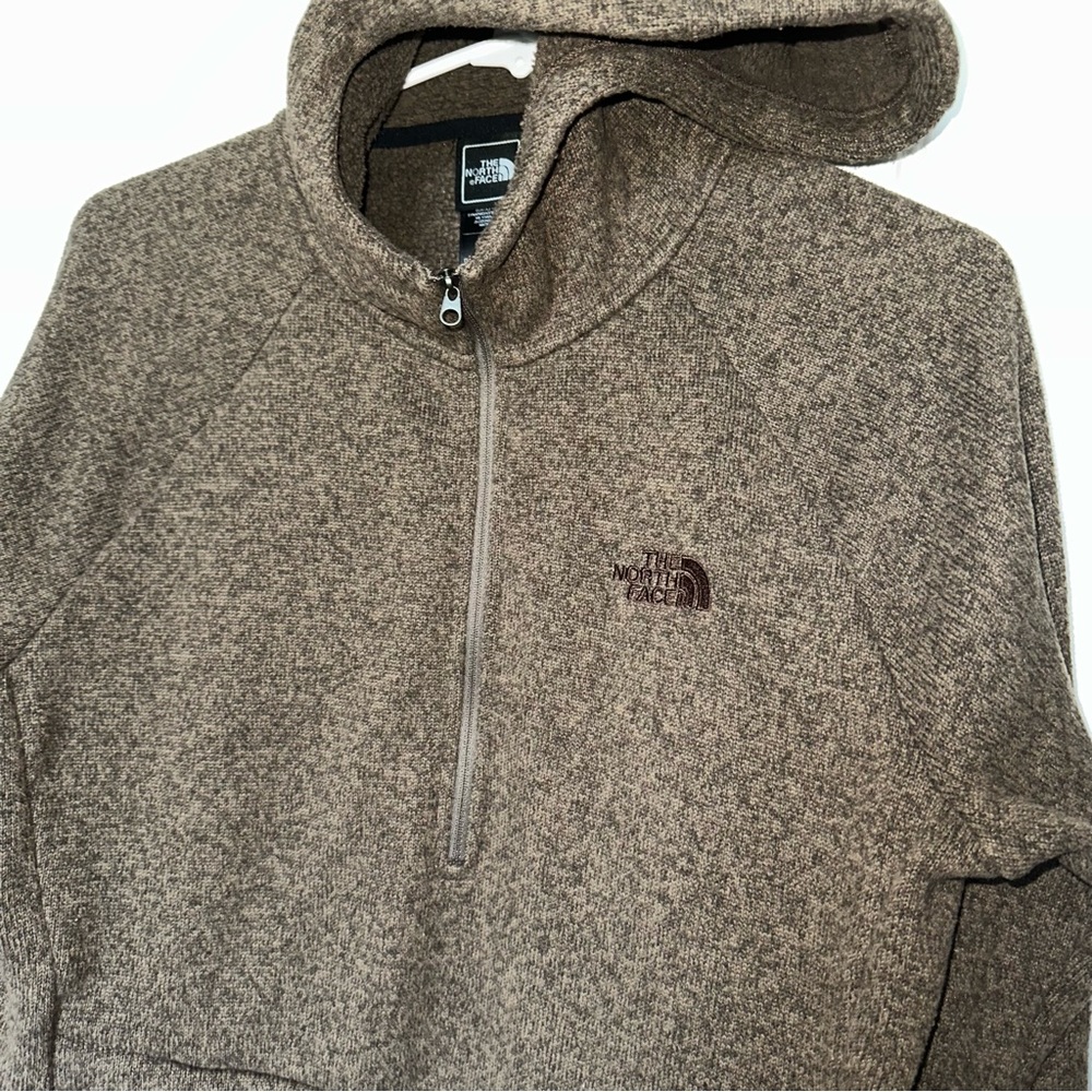 Northface hooded half-zip size M. Women’s. Excellent condition!